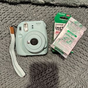 Fujifilm Instax Mini 9 Instant Film Camera in Mint Green